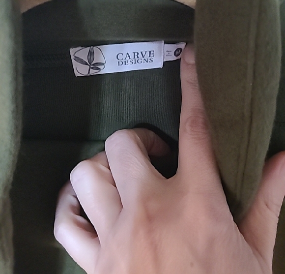 Carve Designs NWT Olive Green and Black Pullover size medium - Picture 2 of 4